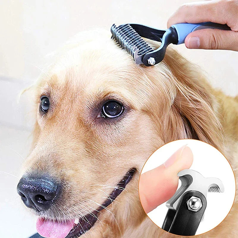 Peigne pour chien bleu et noir avec détail du démêlage et golden retriever.