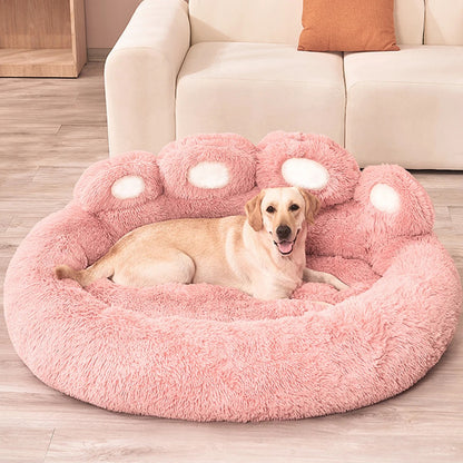 Grand chien se reposant dans le coussin Top Donut café — idéal pour les grandes races