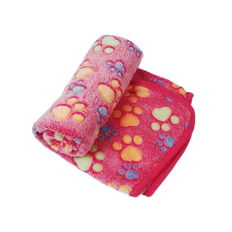 Couverture rose à motif pattes pour chien et chat